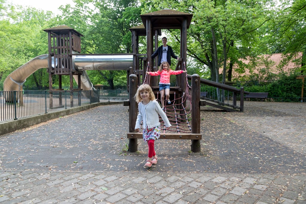 Zoo Magdeburg klettern auf dem Spielplatz