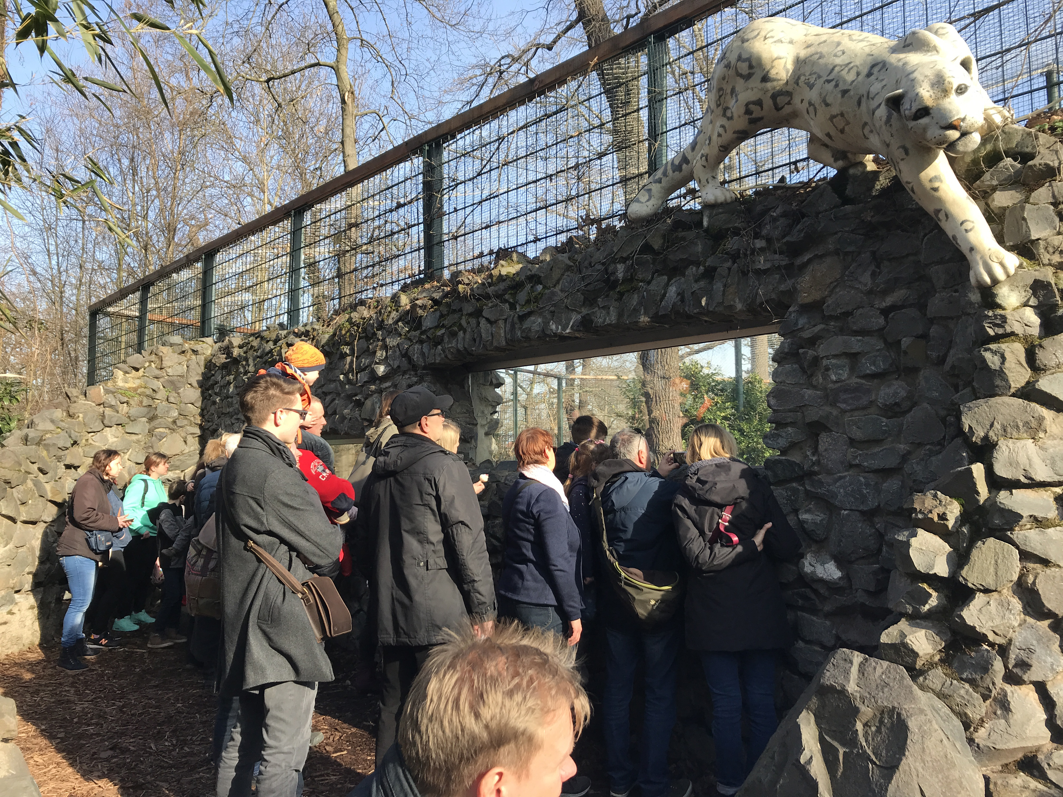 Strahlender Sonnenschein und Sibirisches Lagerfeuer lockte Tausende
