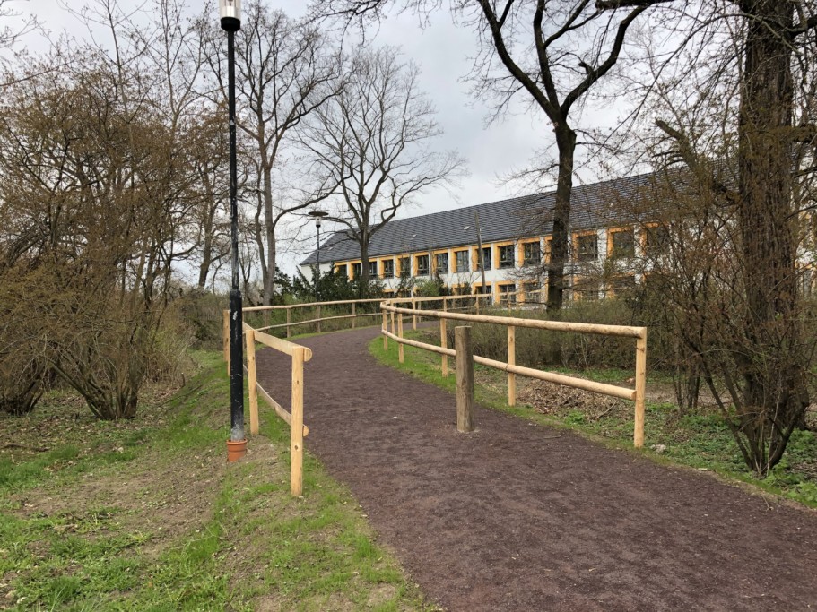 Ersatzzugang zum Vogelgesangpark / Zooeingang von der Straße 